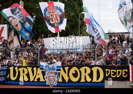 Lugano, Suisse. Juillet 14, 2019 : Fans de Internazionale FC afficher une bannière à l'appui de Sinisa Mihajlovic qui a annoncé qu'il est atteint de leucémie au cours de la pré-saison match amical entre le FC Lugano et le FC Internazionale. Internazionale FC 2-1 sur le FC Lugano. Credit : Nicolò Campo/Alamy Live New Banque D'Images