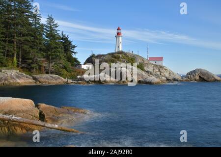 Le phare de Point Atkinson dans Lighthouse Park, West Vancouver, Canada Banque D'Images