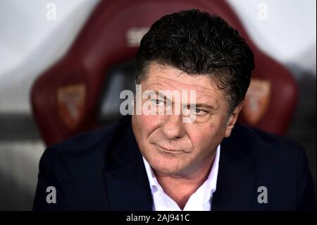 Turin, Italie. 8 Août, 2019 : Walter Mazzarri, l'entraîneur-chef de Torino FC, regarde avant l'UEFA Europa League en troisième tour de qualification match de foot entre Torino FC et FC Shakhtyor Soligorsk. Torino FC a gagné 5-0 sur le FC Shakhtyor Soligorsk. Credit : Nicolò Campo/Alamy Live News Banque D'Images