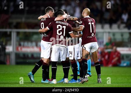 Turin, Italie. 8 Août, 2019 : Kevin Bonifazi de Torino FC célèbre avec ses coéquipiers après avoir marqué un but au cours de l'UEFA Europa League troisième tour de qualification match de foot entre Torino FC et FC Shakhtyor Soligorsk. Torino FC a gagné 5-0 sur le FC Shakhtyor Soligorsk. Credit : Nicolò Campo/Alamy Live News Banque D'Images