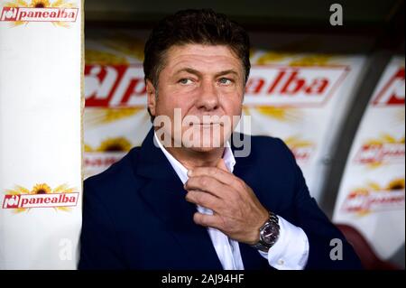 Turin, Italie. 8 Août, 2019 : Walter Mazzarri, l'entraîneur-chef de Torino FC, regarde avant l'UEFA Europa League en troisième tour de qualification match de foot entre Torino FC et FC Shakhtyor Soligorsk. Torino FC a gagné 5-0 sur le FC Shakhtyor Soligorsk. Credit : Nicolò Campo/Alamy Live News Banque D'Images