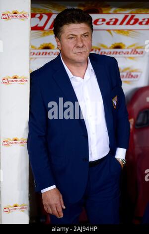 Turin, Italie. 8 Août, 2019 : Walter Mazzarri, l'entraîneur-chef de Torino FC, regarde avant l'UEFA Europa League en troisième tour de qualification match de foot entre Torino FC et FC Shakhtyor Soligorsk. Torino FC a gagné 5-0 sur le FC Shakhtyor Soligorsk. Credit : Nicolò Campo/Alamy Live News Banque D'Images