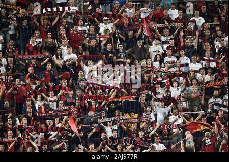 Chiavari, Gênes, Italie. 16 août, 2019 : Fans de Genoa CFC montrer leur appui au cours de la Coppa Italia match de football entre Gênes et CFC Imolese Calcio. CFC a gagné 4-1 sur Gênes Imolese Calcio. Credit : Nicolò Campo/Alamy Live News Banque D'Images