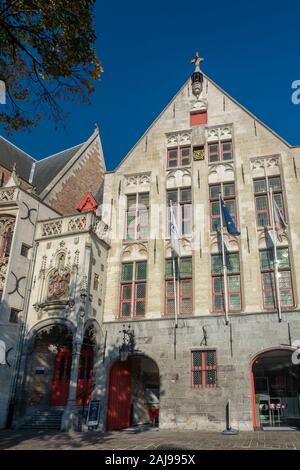 Bruges, Belgique - le 6 octobre 2018 : au Moyen Âge un péage a été perçue à Saint John's Bridge, maintenant la place Jan van Eyck. Cet argent a servi à reconstruire Banque D'Images
