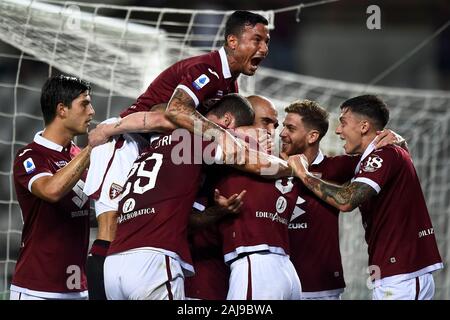 Turin, Italie. 25 Août 2019 : Simone Zaza de Torino FC célèbre avec ses coéquipiers après avoir marqué le premier but au cours de la série d'un match de football entre Torino FC et l'US Sassuolo. Torino FC 2-1 plus de US Sassuolo. Credit : Nicolò Campo/Alamy Live News Banque D'Images