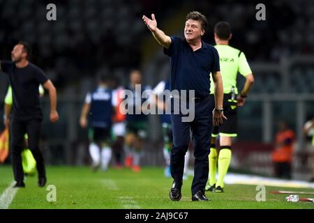 Turin, Italie. 25 Août 2019 : Walter Mazzarri, l'entraîneur-chef de Torino FC, gestes au cours de la série d'un match de football entre Torino FC et l'US Sassuolo. Torino FC 2-1 plus de US Sassuolo. Credit : Nicolò Campo/Alamy Live News Banque D'Images