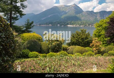 BELAGGIO, ITALIE - 10 MAI 2015 : La Villa Melzi sur le front de lac de Côme et les jardins. Banque D'Images