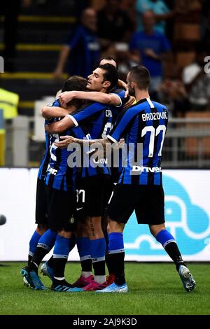 Milan, Italie. 14 Septembre, 2019 : Stefano Sensi de l'Internazionale FC célèbre avec ses coéquipiers après avoir marqué un but au cours de la série d'un match de football entre l'Internazionale FC et de l'Udinese Calcio. Internazionale FC a gagné 1-0 à l'Udinese Calcio. Credit : Nicolò Campo/Alamy Live News Banque D'Images