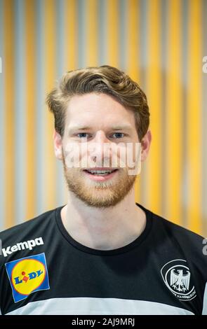 03 janvier 2020, Hessen, Frankfurt/Main : Tobias, Reichmann, joueur de handball nationale, qui se tient dans les locaux de la Confédération allemande des sports olympiques (DOSB). À l'occasion de l'EHF de Handball 2020 (09.01-26.01,2020) un événement médiatique avec l'équipe nationale allemande de handball aura lieu. Photo : Andreas Arnold/dpa Banque D'Images