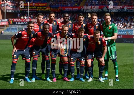 Gênes, Italie. 15 Septembre, 2019 : Les joueurs du Genoa CFC posent pour une photo de l'équipe avant la série d'un match de football entre Gênes et CFC Atalanta BC. Atalanta BC a gagné 2-1 sur Gênes CFC. Credit : Nicolò Campo/Alamy Live News Banque D'Images