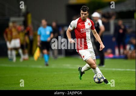 Milan, Italie. 17 Septembre, 2019 : Ondrej Kudela de SK Slavia Praha en action lors de la Ligue des Champions, match de football entre le FC Internazionale et SK Slavia Praha. Le match s'est terminé dans un match nul 1 à 1. Credit : Nicolò Campo/Alamy Live News Banque D'Images