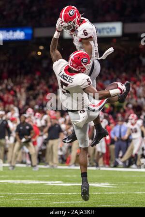 01 janvier 2020 : la Géorgie le receveur Matt Landers (5) et la Géorgie d'utiliser de nouveau Kenny McIntosh (6) célébrer l'atterrissage au cours de NCAA Football action de jeu entre la Géorgie et l'ours Bulldogs Baylor de Mercedes-Benz Superdome à La Nouvelle-Orléans, Louisiane. La Géorgie a défait 26-14 Baylor. John Mersits/CSM Banque D'Images