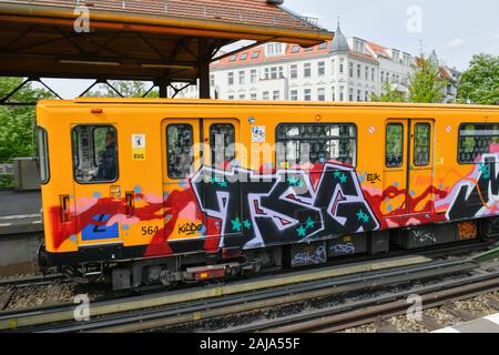 Les graffitis, U-Bahn, Schlesisches Tor, Kreuzberg, Berlin, Deutschland Banque D'Images