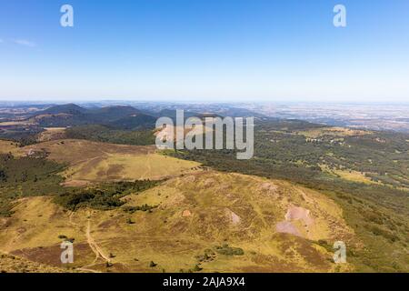 Vue depuis le Puy de Dôme sur le Parc Régional des Volcans d'Auvergne, vue Banque D'Images