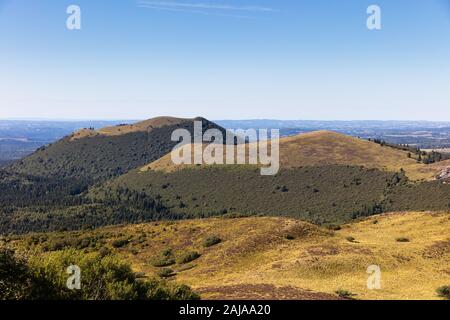 Vue depuis le Puy de Dôme sur le Parc Régional des Volcans d'Auvergne, vue Banque D'Images