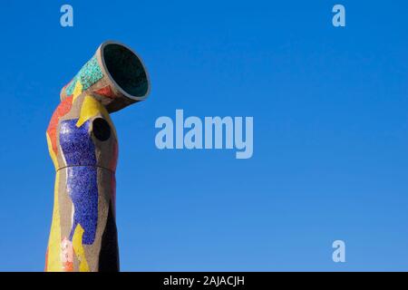 Barcelone, Espagne - 22 novembre 2010 : 'Dona i Ocell" sculpture de Joan Miro le 22 novembre 2010 dans le parc Joan Miro à Barcelone, Espagne. Femme et oiseau Banque D'Images