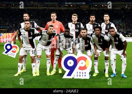 Milan, Italie. 6 octobre, 2019 : Les joueurs de la Juventus FC posent pour une photo de l'équipe avant la série d'un match de football entre l'Internazionale FC et la Juventus. La Juventus a gagné 2-1 sur le FC Internazionale. Credit : Nicolò Campo/Alamy Live News Banque D'Images