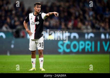 Milan, Italie. 6 octobre, 2019 : Paulo Dybala des gestes de la Juventus FC au cours de la serie d'un match de football entre l'Internazionale FC et la Juventus. La Juventus a gagné 2-1 sur le FC Internazionale. Credit : Nicolò Campo/Alamy Live News Banque D'Images