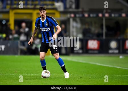 Milan, Italie. 6 octobre, 2019 : Alessandro Bastoni de l'Internazionale FC en action au cours de la série d'un match de football entre l'Internazionale FC et la Juventus. La Juventus a gagné 2-1 sur le FC Internazionale. Credit : Nicolò Campo/Alamy Live News Banque D'Images