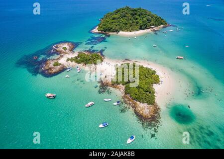 Vue aérienne de l'île de Cataguases dans Angra dos Reis, Rio de Janeiro, Brésil. Banque D'Images