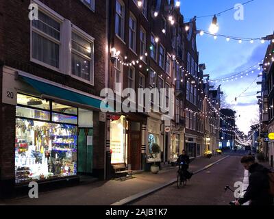 Boutiques sur Ree Straat dans 'De 9 straatjes' (Le district) 9 rues dans le centre-ville d'Amsterdam, le quartier populaire et touristique de la zone commerciale. Banque D'Images