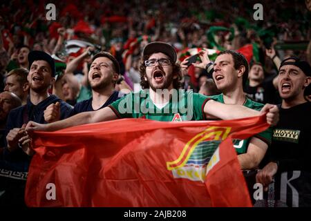 Turin, Italie - 22 octobre, 2019 : Fans du FC Lokomotiv Moscou montrent leur soutien lors de la Ligue des Champions, match de football entre la Juventus FC et FC Lokomotiv Moscou. La Juventus a remporté 2-1 par rapport à FC Lokomotiv Moscou. Credit : Nicolò Campo/Alamy Live News Banque D'Images