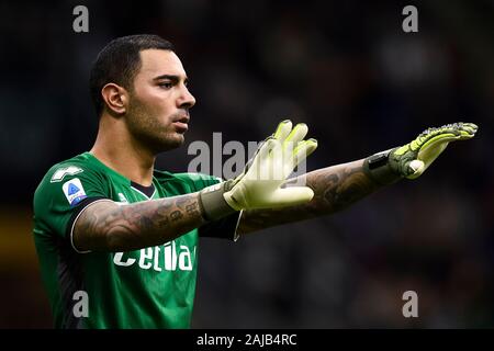 Milan, Italie - 26 octobre, 2019 : Luigi Sepe de Parma Calcio lors de la série de gestes d'un match de football entre le FC Internazionale et Parma Calcio. Le match s'est terminé dans un 2-2 tie. Credit : Nicolò Campo/Alamy Live News Banque D'Images