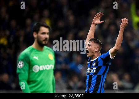 Milan, Italie - 23 octobre, 2019 : Sebastiano Esposito de l'Internazionale FC réagit au cours de la Ligue des Champions, match de football entre le FC Internazionale et le Borussia Dortmund. Internazionale FC a gagné 2-0 au Borussia Dortmund. Credit : Nicolò Campo/Alamy Live News Banque D'Images