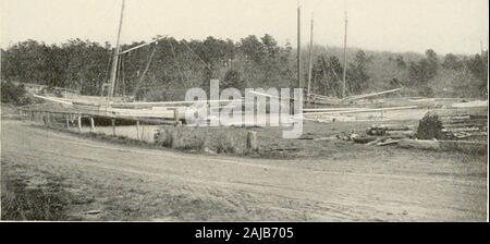 Falmouth-by-the-sea : la Naples d'Amérique . ms dans Falmouth a plusieurs où la truite peut befound. L'un des meilleurs endroits, Coonamessett River, dans l'Est de Falmouth, a été fourni depuis plusieurs années par la ville avec la truite du lac Supérieur. Nobetter place peuvent être trouvés pour leur propagation ; l'eau est fraîche et claire,qui foisonnent dans des fosses profondes, qui sont une nécessité pour leur plus haut développement.La fontaine est un riche saumon, avec une délicate saveur assez pour satisfaire le mostexacting epicure. Puis, tous les flux sont libres ; mais maintenant, seulement deux places. Les terres des blancs-ing et pont étroit, à Waquoit, sont publiques. Apr Banque D'Images