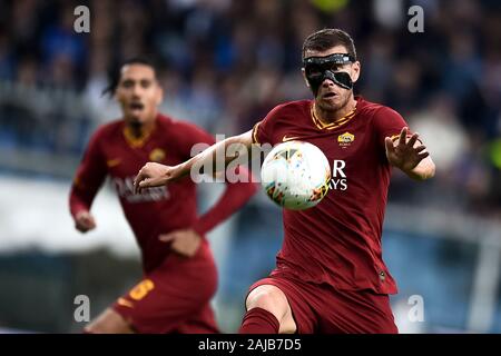 Gênes, Italie - 20 octobre, 2019 : Edin Dzeko de AS Roma en action au cours de la série d'un match de football entre l'UC Sampdoria et que les Roms. Le match s'est terminé dans une égalité de 0-0. Credit : Nicolò Campo/Alamy Live News Banque D'Images