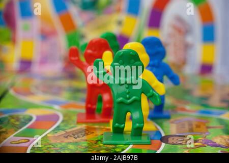 Woodbridge, NJ - 3 janvier 2020 : Une vue rapprochée de la famille classique jeu de société, Candy Land. Banque D'Images