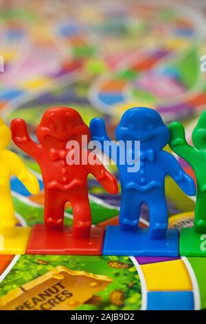 Woodbridge, NJ - 3 janvier 2020 : Une vue rapprochée de la famille classique jeu de société, Candy Land. Banque D'Images