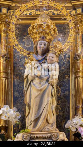 PALMA DE MAJORQUE, ESPAGNE - 27 janvier 2019 : La statue en marbre de Madonna à l'église Iglesia de San Miguel. Banque D'Images