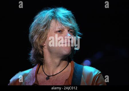 Italie Imola , 13-14-15 Juin 2003 'Heineken Jammin Festival 2003' Autodromo di Imola : Jon Bon Jovi Bon Jovi chanteuse du groupe pendant le concert Banque D'Images