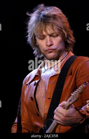 Italie Imola , 13-14-15 Juin 2003 'Heineken Jammin Festival 2003' Autodromo di Imola : Jon Bon Jovi Bon Jovi chanteuse du groupe pendant le concert Banque D'Images