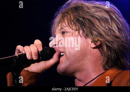 Italie Imola , 13-14-15 Juin 2003 'Heineken Jammin Festival 2003' Autodromo di Imola : Jon Bon Jovi Bon Jovi chanteuse du groupe pendant le concert Banque D'Images