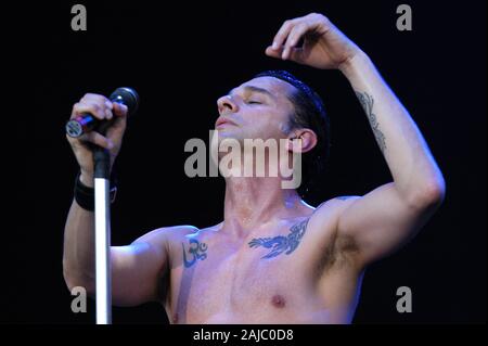 Italie Imola , 13-14-15 Juin 2003 'Heineken Jammin Festival 2003' ,'Autodromo di Imola' racetrack d'Imola : le chanteur Dave Gahan pendant le concert Banque D'Images