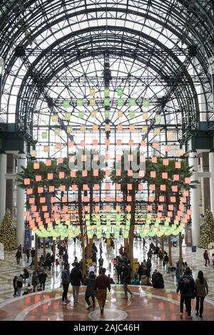 Le Jardin d'hiver à Brookfield Place est décorée pour les fêtes avec des lumières, New York City, USA Banque D'Images