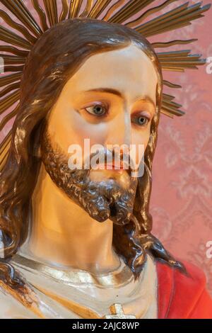 Catane, Italie - 8 avril 2018 : La statue sculptée du cœur de Jésus à l'église Chiesa di San Giuseppe de Transito. Banque D'Images