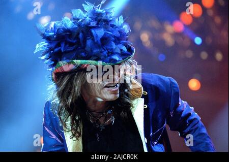 Milan en Italie, du 25 mai 1997, concerts live de Aerosmith à l'Assago Forum de Milan : Le chanteur de l'Aerosmith Steven Tyler pendant le concert Banque D'Images