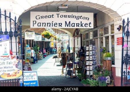 Entrée de Great Torrington Pannier Market, South Street, Great Torrington, Devon, Angleterre, Royaume-Uni Banque D'Images