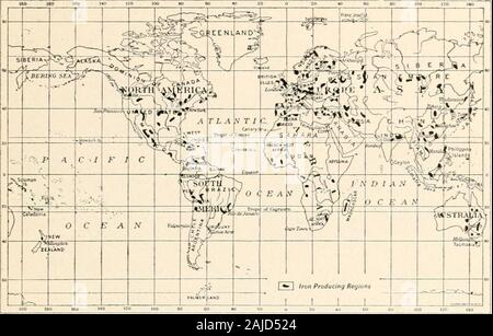 Notre pays et ses ressources ; . ndTennessee. Les fournitures de minerai sont amplefor tous les besoins intérieurs. Il existe de grandes pertes dans le presentmining et méthode métallurgique- ; en fait, dans la plupart des cas, pas plus de 50 par cutof le zinc dans le minerai est commercialisé un détritus, le reste de l.être perdu dans les différentes mines de st.iues t.. fonderie. Un grand pourcentage de tic le zinc est pour galvaniser le fer et dans la manu-facture d'airain. Environ 20 000 tonnes d'oxyde d'ofzinc est utilisé chaque année comme forautomobile timon pneumatiques, alors que 40 000 tonnes répertoire marché dans l'industrie de la peinture. La production de bauxite en aluminium, thimate Banque D'Images