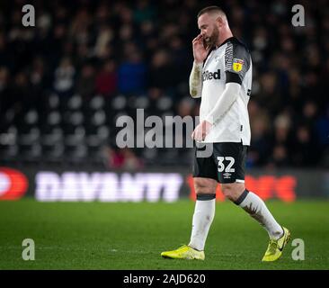 Wayne Rooney (Player-Coach) de Derby County au cours de la Sky Bet Championship match entre Derby County et Barnsley à l'IPRO Stadium, Derby, Englan Banque D'Images