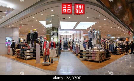 Un magasin Uniqlo à l'intérieur du centre commercial d'Hudson Yards à Manhattan, New York, NY Banque D'Images