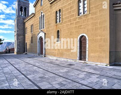 Arahova, Parnasse / Grèce - 28 décembre 2019, Agios Georgios (Saint Georges) Église. Banque D'Images