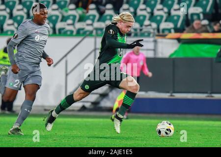 Wolfsburg, Allemagne, le 12 décembre 2019 : football player Xaver Schlager de VfL Wolfsburg en action au cours de l'UEFA Europa League Banque D'Images