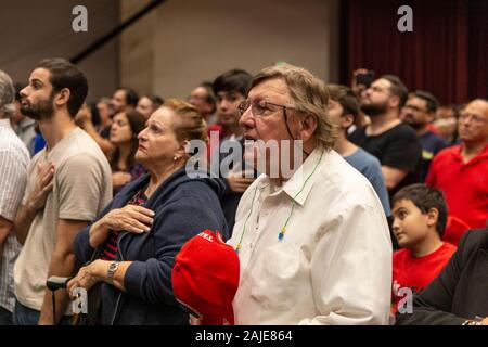 Miami, États-Unis. 06Th Jan, 2020. Les participants de les évangéliques pour Trump rally réciter le serment d'allégeance à l'El Rey Jésus.Le Président Donald Trump détient un atout pour les évangéliques' rassemblement à l'El Rey Jésus megachurch à South Miami pour montrer son soutien parmi sa base évangélique dans le swing clés État de Floride. Credit : SOPA/Alamy Images Limited Live News Banque D'Images