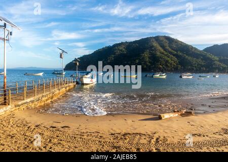 Tropical Beach sur une journée ensoleillée. Yelapa, Jalisco, Mexique. Banque D'Images