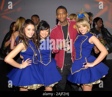 (L-R) Rae Pyles aka Jacque maniable, Monica Parales aka Mo Argent, Soulja Boy Tell 'em et à l'intérieur de la pluie Mandy première de 'School Gyrls' à Six Flags Magic Mountain le 15 février 2010 à Valence. Banque D'Images
