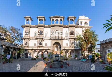 Udaipur, Inde - 04 mars 2017 : maison ornée dans le Palais de la ville Banque D'Images